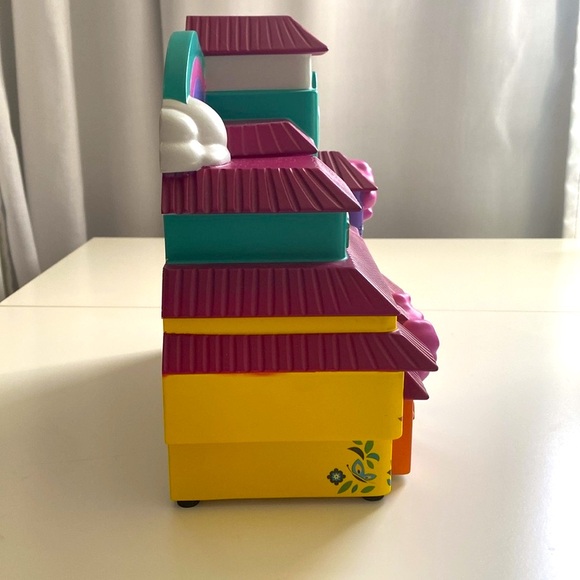 DISNEY PARKS ENCANTO SCULPTED CASA
MADRIGAL LIGHT-UP FIGURE NEW. - Picture 4 of 10